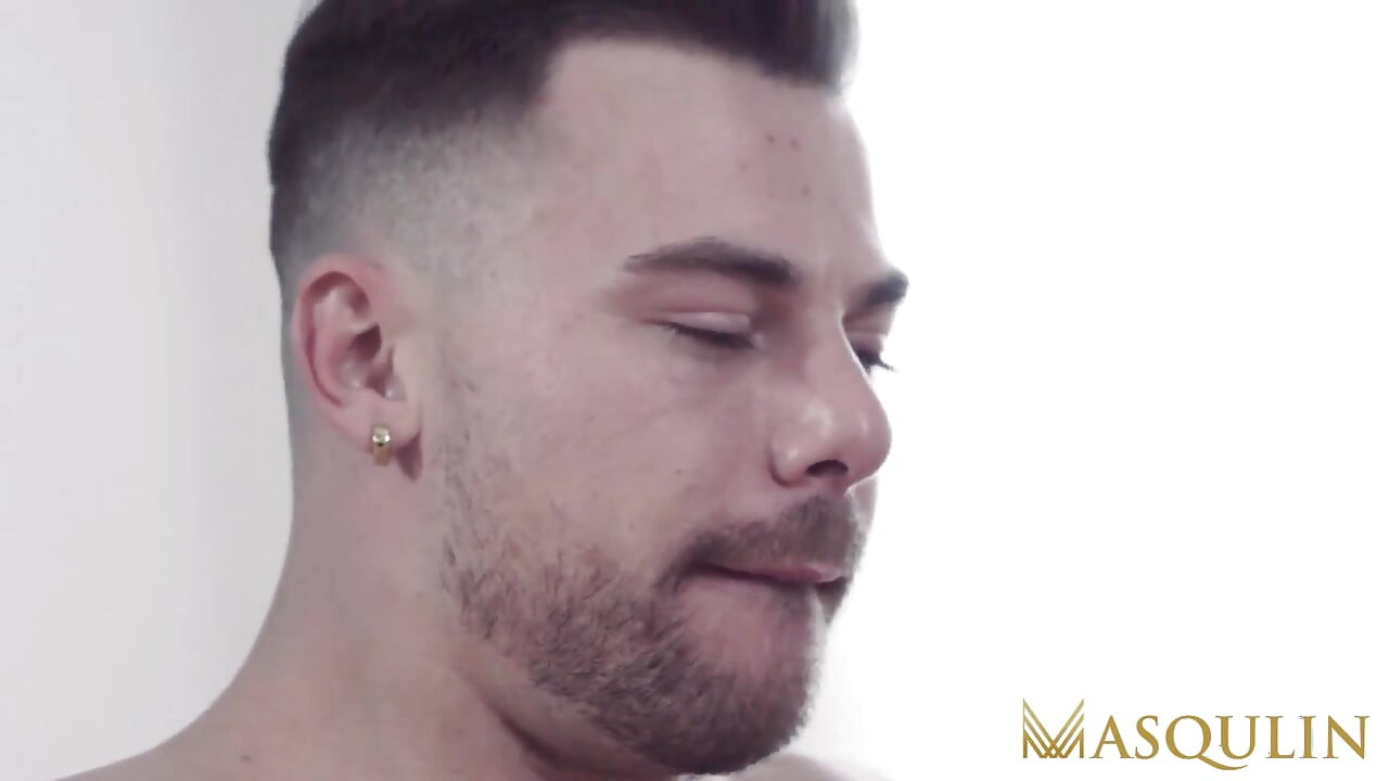 Masqulin - Muscular hunk Pierce Paris raw breeds Igor Romani