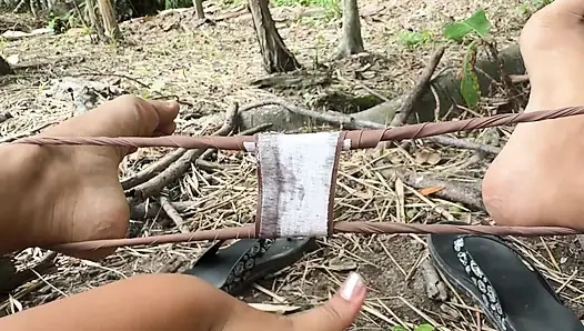 Saya seorang gadis nakal, saya sangat suka merasakan jari-jari saya di dalam vagina besar saya yang basah hehehej