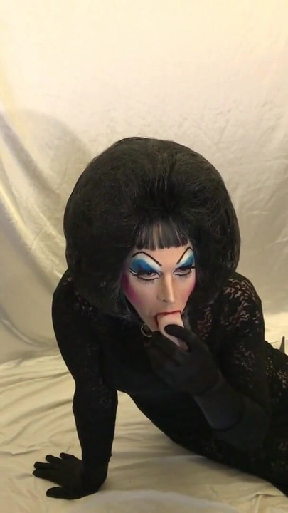 Drag Queen Slut starting webcam with a Master! | Clip 1