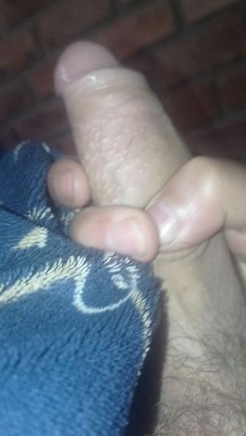 Eu me masturbo com uma meia e anal