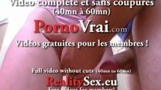 Elle frotte son clito avec une enorme envie de baiser !!!