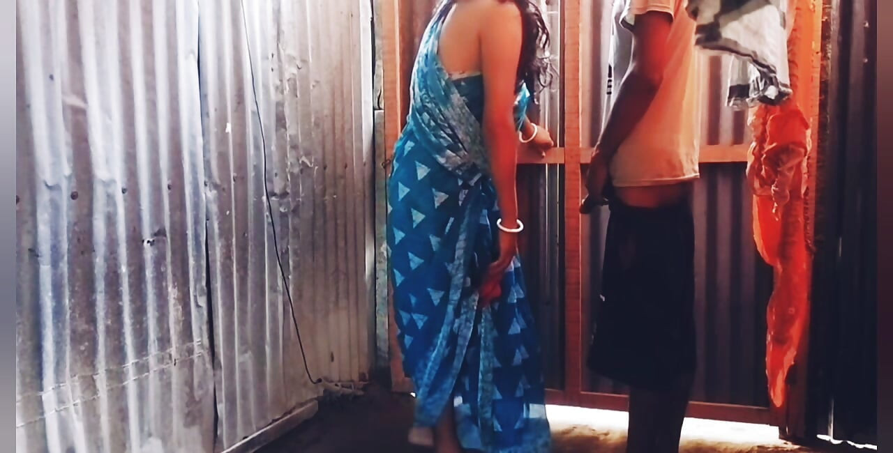 Hot desi village bhabhi girl with beautiful saree get fucked hard in outside