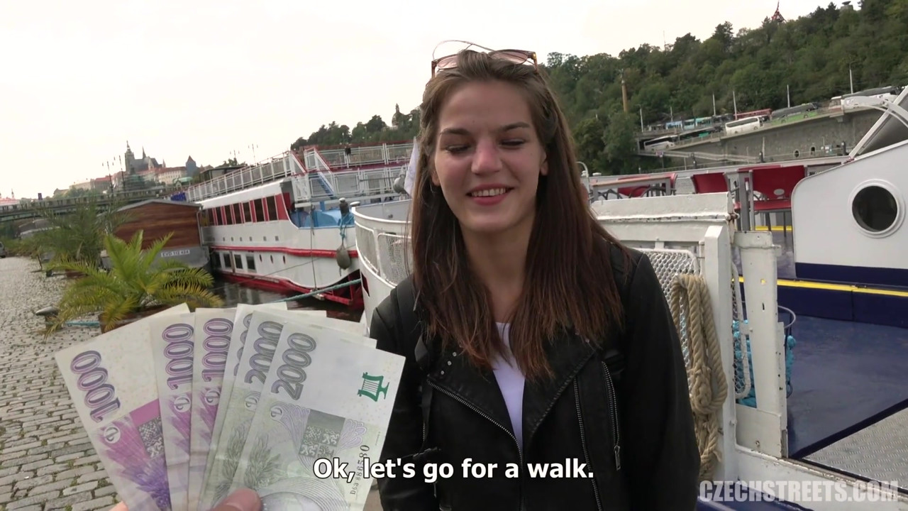 チェコの街 - 史上最もシャイな女の子