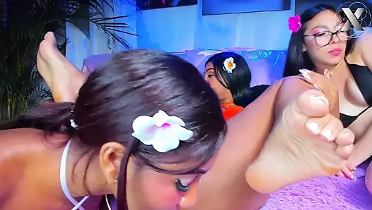 Two Pussies Caressing Each Other Finger Duel Seeing Who Runs First