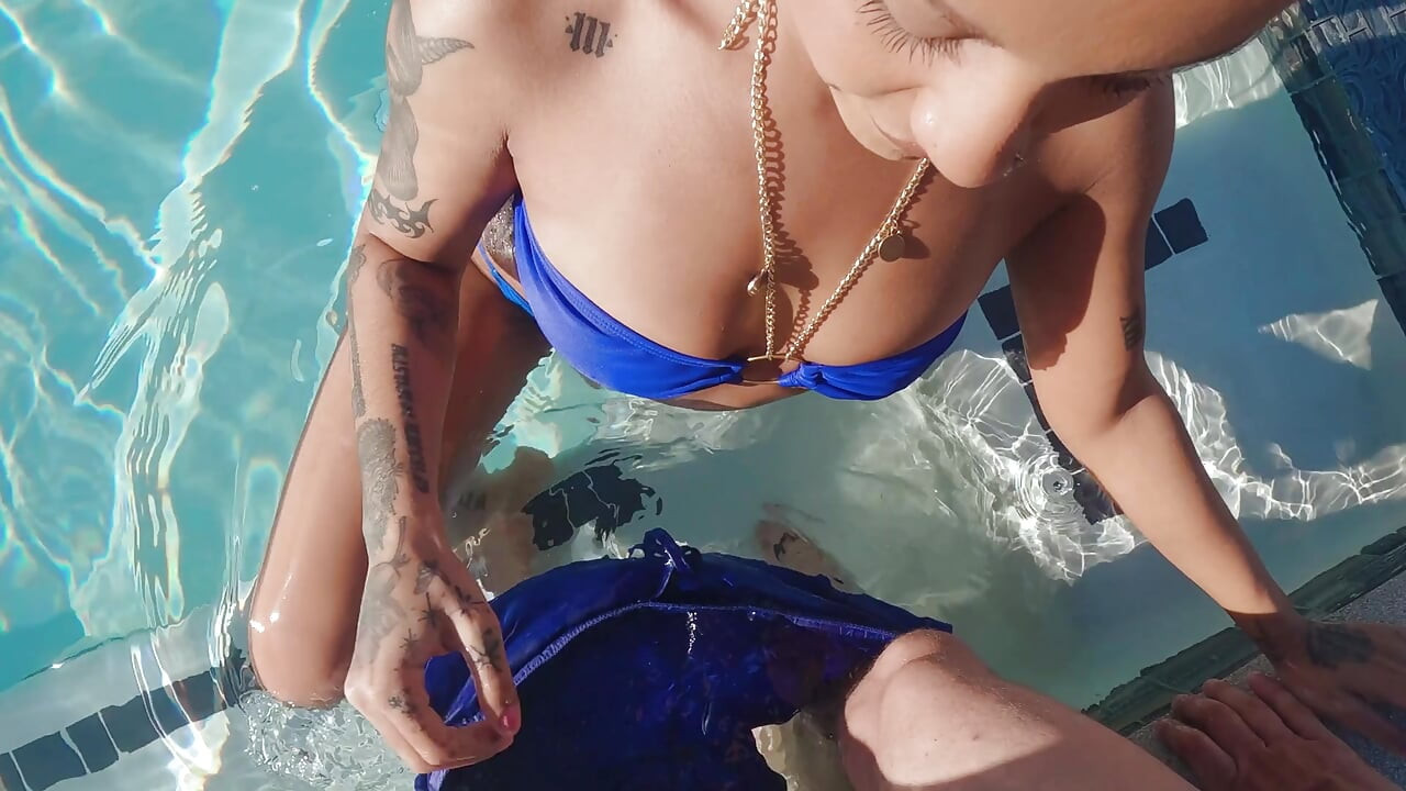 Huge Facial by the Pool for Ebony Hottie - Nina White