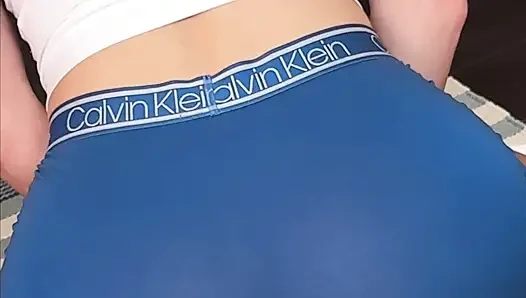Yakın çekim Hitachi sürtüyor ve boşalıyor!!