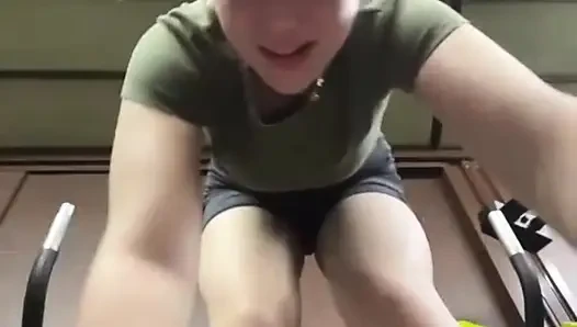 Jucielussie do public show in the gym