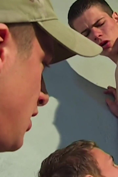 建筑工地上的同性恋派对