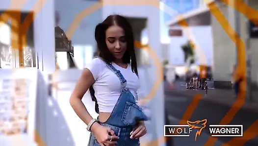 Esmer genç kızla ateşli tatil tatilde seks