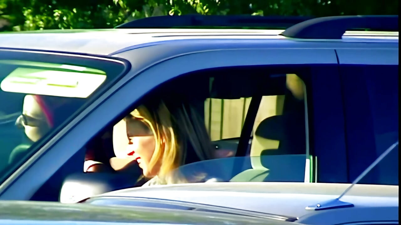 Lesbianas tetonas tijereando y compartiendo un creampie espeso