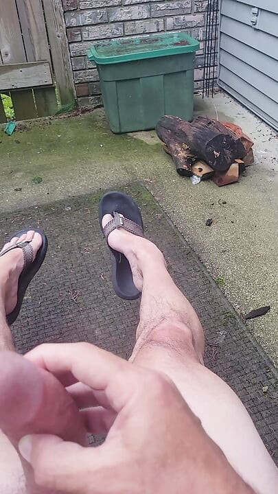 Cumming in Flip Flops Outside