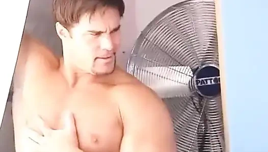 Сногсшибательная красотка-брюнетка Rachel Luv хотела бы получить роль в будущем Perfomance известного продюсера