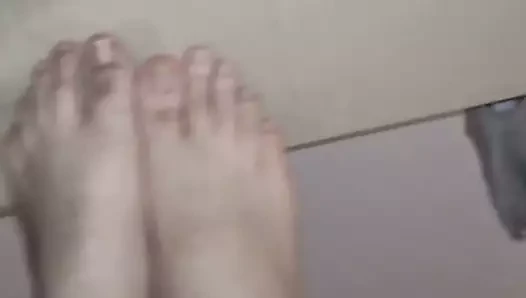Senin kokun için çıplak ayaklar