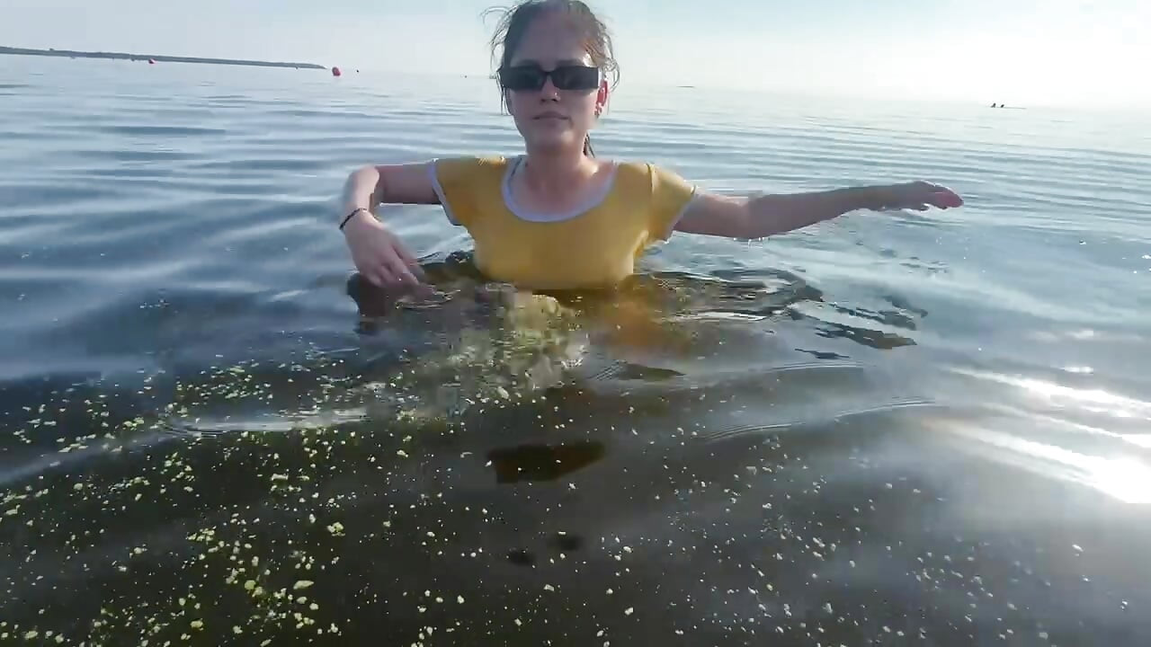 Wow! Met my younger stepsister at the beach, teased in the cabin and ended up having rough sex at home