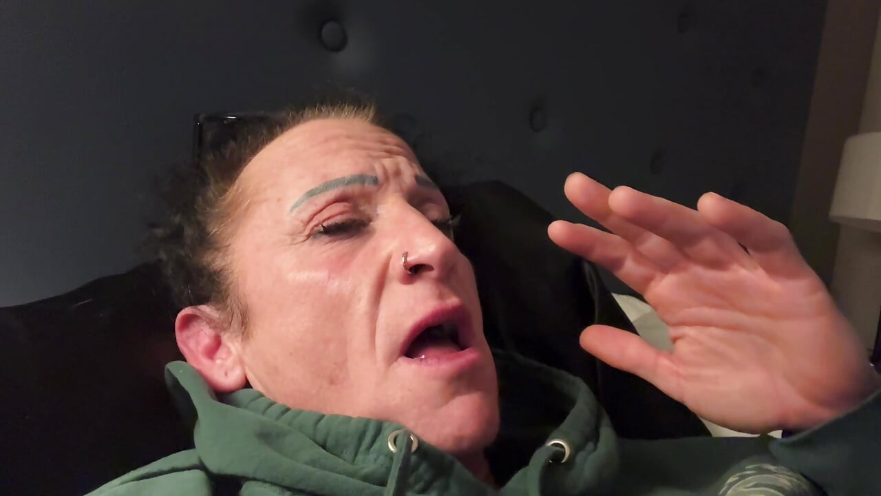 Kandys Bedtime Sneezing