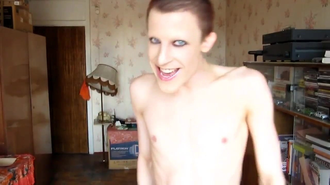 Twink je uvijek gladan sirovog kurca