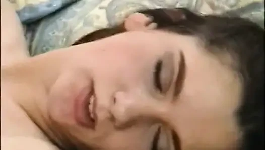 Memek berbulu gadis remaja rambut cokelat dientot habis-habisan sampai dicrot di dalam
