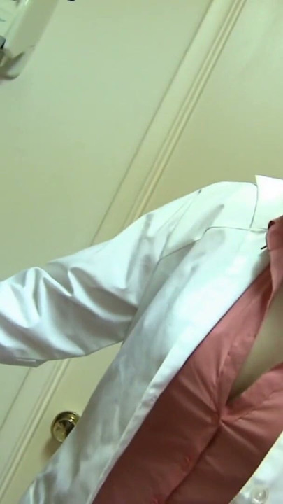 Krankenschwester wird von einem Monster BBC gefickt | Clip 1