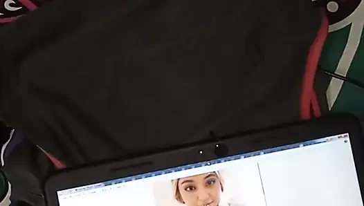 Dik sap op zinderende Priya