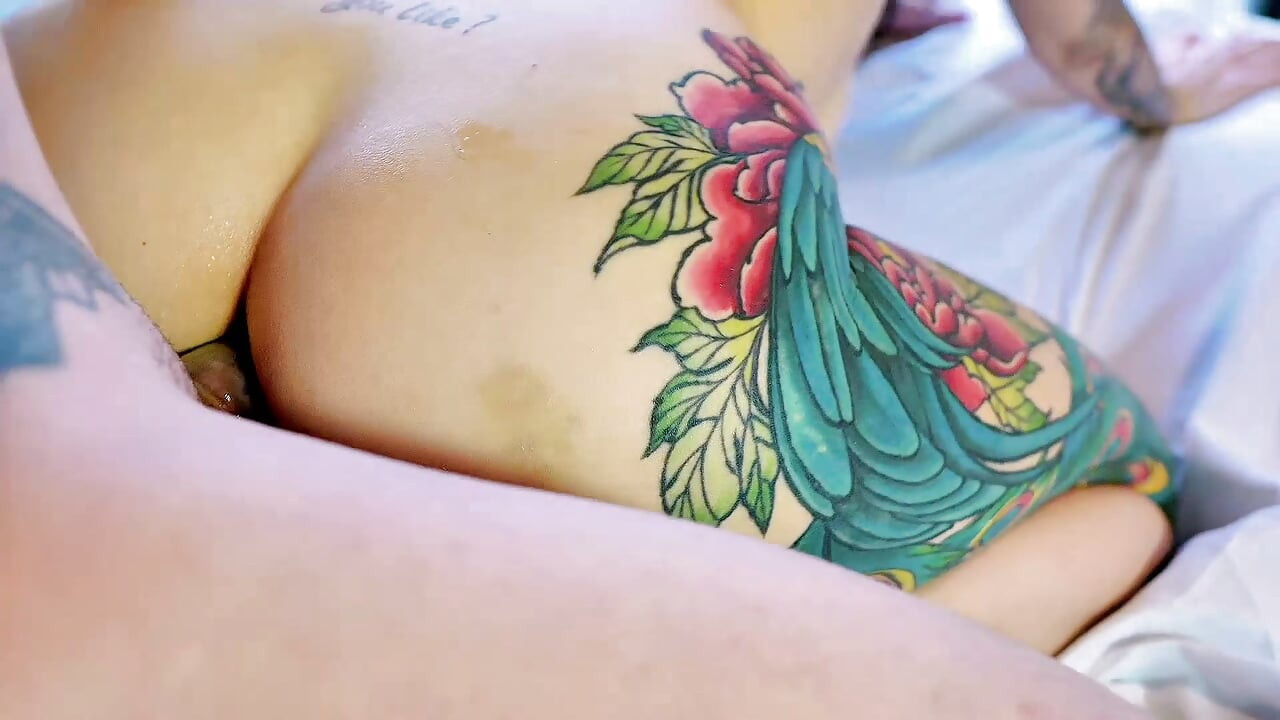 BEAUTIFUL SLIM COLOMBIAN RESIVE A CUM DISCHARGE IN HER TIGHT ASS BY HER TRAVEL FRIEND