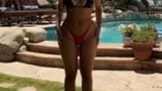 Le corps du bikini super sexy de Sofia Gabay