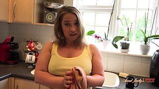 Auntjudysxxx - fodendo sua madrasta peituda Olga na cozinha (experiência em primeiro plano)