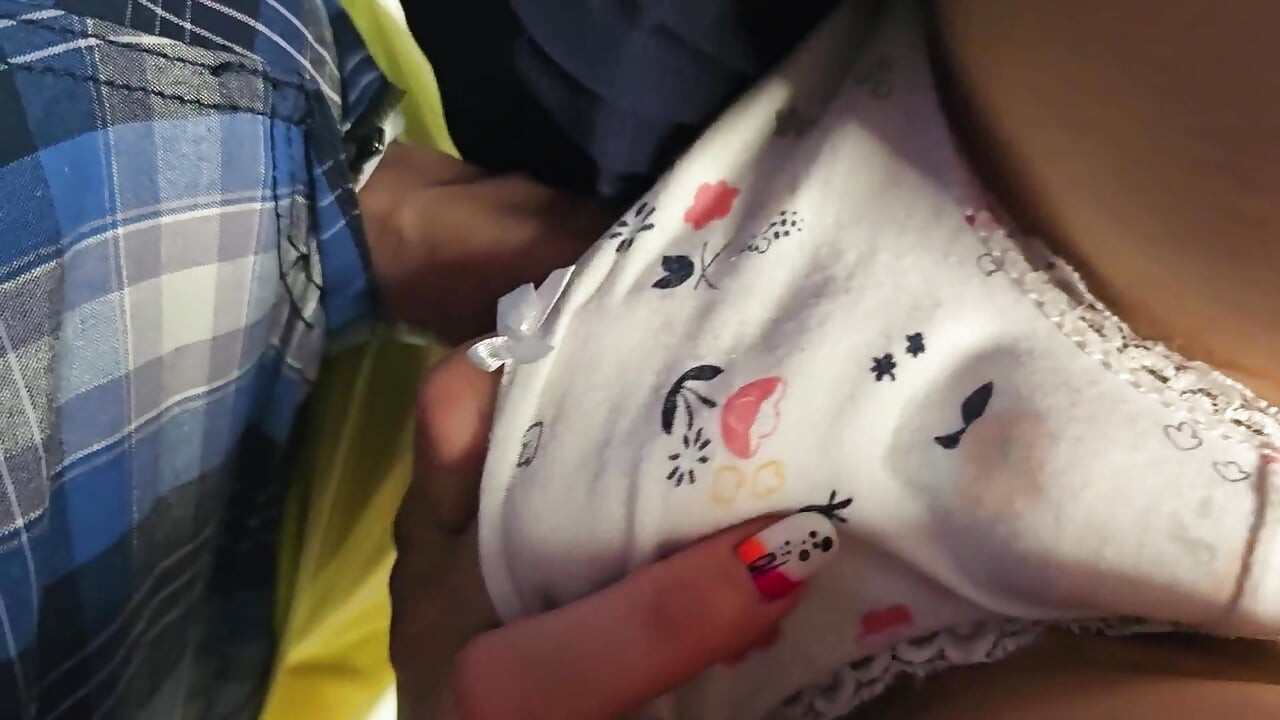 Pustila je stranca da gurne svoj penis u njezine gaćice u podzemnoj željeznici.