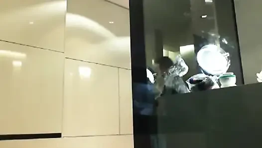 Dea Berlin'de fışkırtma ve duş