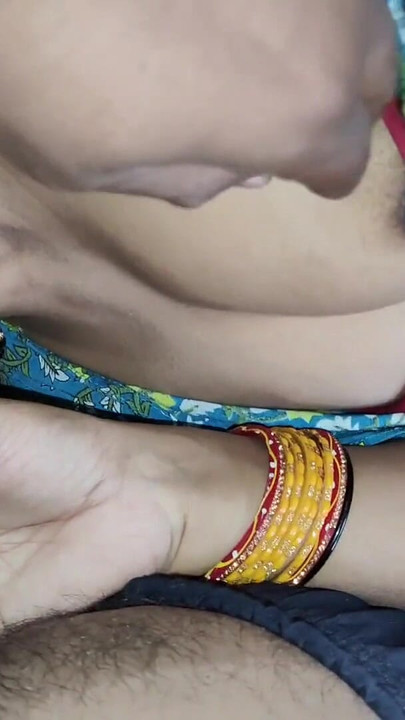 Indijska prelijepa Shruti Bhabhi puši svoj Devar veliki kurac dok ne svrši u usta | Isječak 2