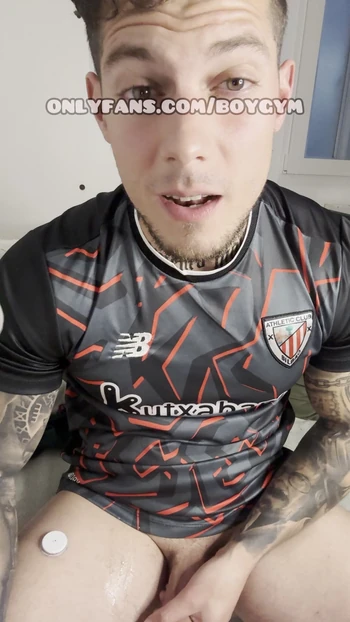⚠️SPANISH GAY football player, Cums With No Hands