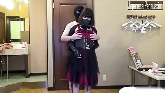 Şeytani gözlüklü güzel, sırılsıklam arzu korunmasız sekse ve derin dölleme bitirmeye yol açıyor