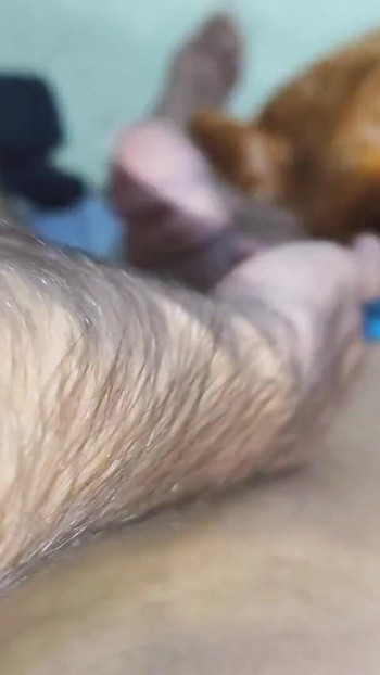 Mladi indijski seljanin jebe ga stari crni gej prijatelj | Isječak 1