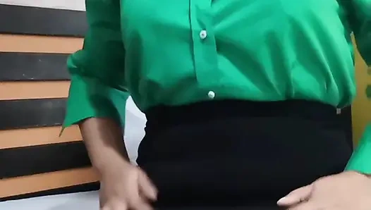 Başörtülü canlı kızlar seksi, güzel büyük popoları gösteriyor