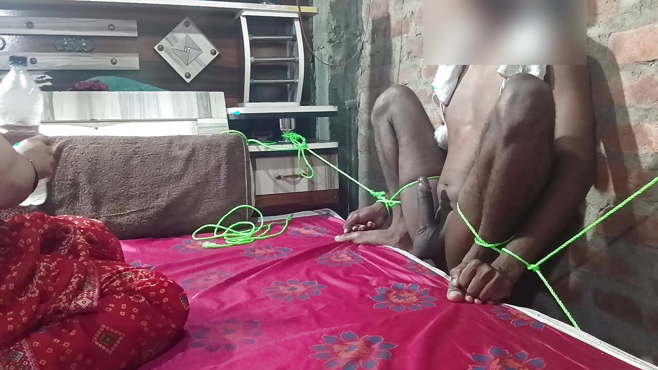 Sister-in-law tied up and fucked her own brother-in-law and masterbated in the room itself.