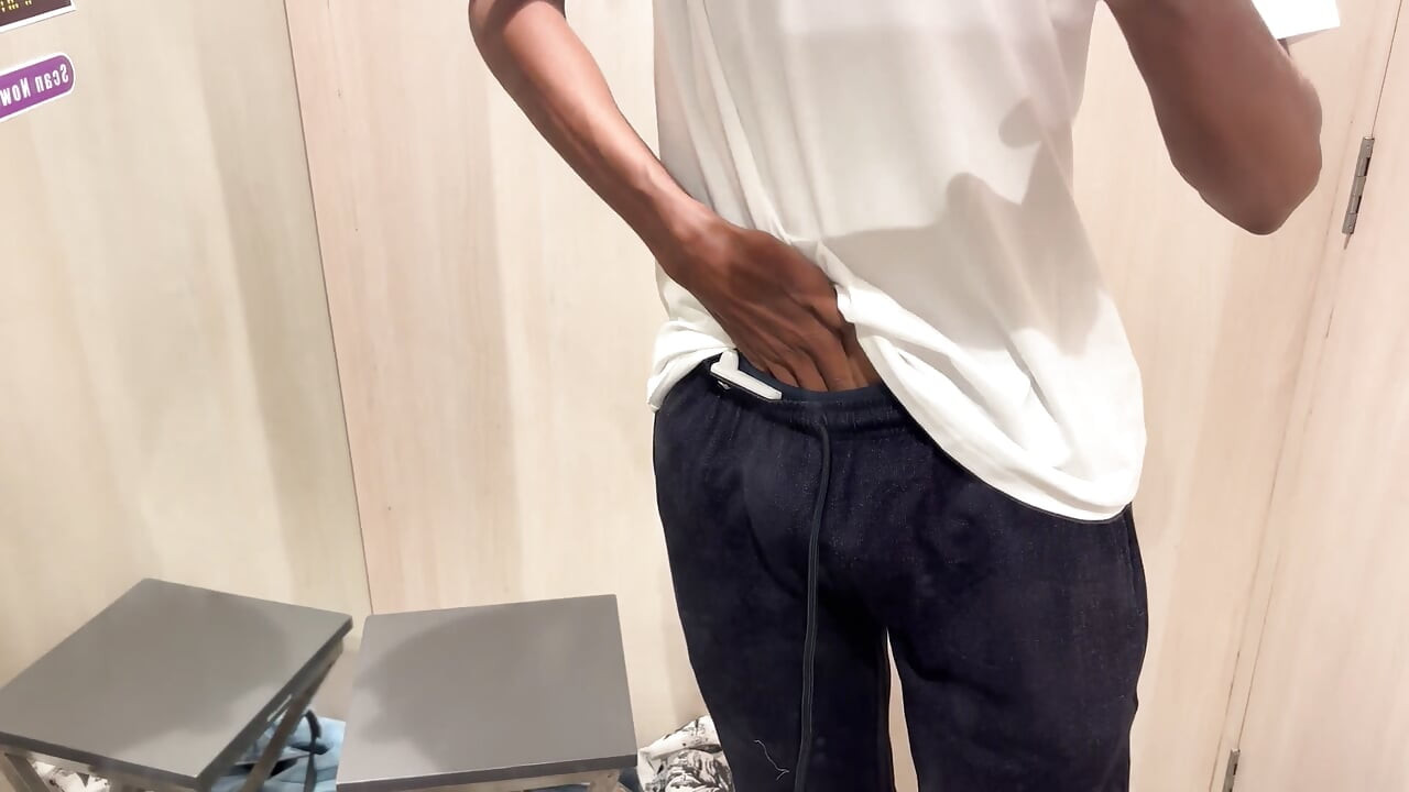Trans med stor kuk og stort cumshot på