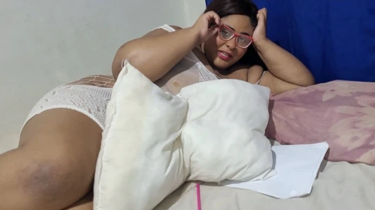 Guru nakal menggoda muridnya yang sange, dia nggak tahan lagi dan ngentot memeknya habis-habisan sampai toket besarnya dicrot