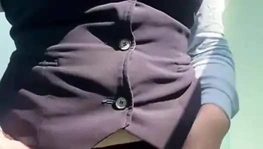 Sekretaris pantat montok dengan celana dalam thong melupas semua seragamnya dan masturbasi di kantor sampai muncrat