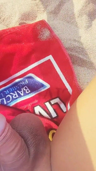 Spektakularan trenutak iz "Dečko svrši bez ruku na nudističkoj plaži"