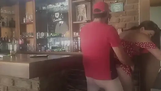 Brünette brünette milf wird von hinten gefickt