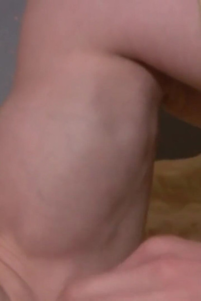 角質ゲイは、彼の嫌いな人と遊ぶ