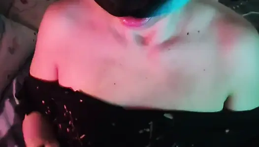 Доминантный и извращенная дрочка и минет, он кончает на сиськи своей госпожи! Камшот на большие сиськи!