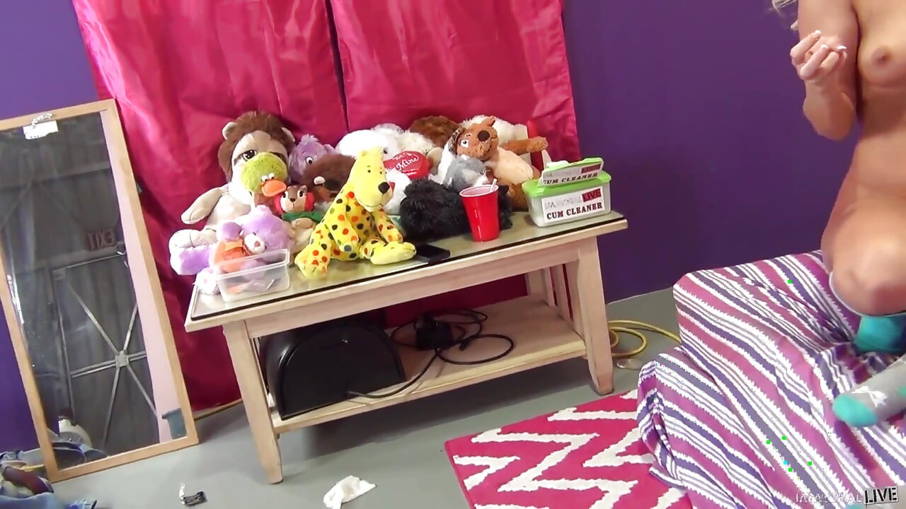 שלושת המאסטרים האלה שמספקים את האדם עומדים לקחת את כל בקשותיכם הפרועות