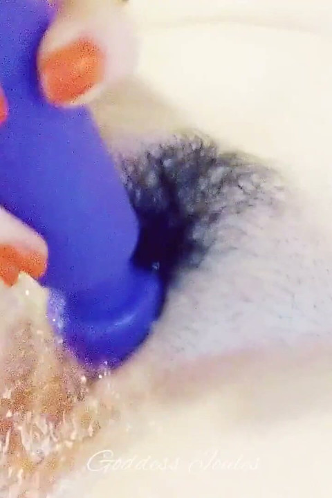 บําเรอร่างกายแสนสนุกในอ่างอาบน้ํา