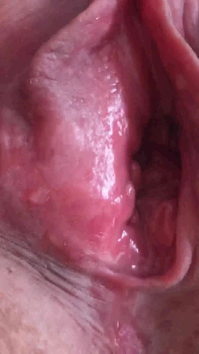 Un momento epico da "Rasatura della figa. Piscio dopo la rasatura. Scopata dopo aver pisciato. Creampie figa spalancata da vicino.