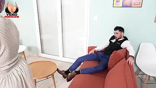 Büyük göğüsler, bu büyük orospu için büyük popos, sevişmeyi seven bir kadın!