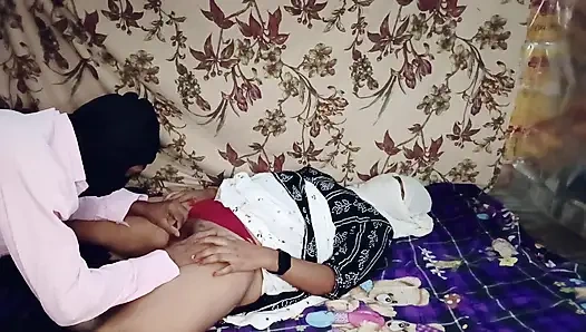 Вызывает молодую девушку друга домой и жестко трахает ее