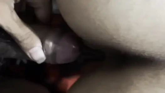 Шаловливая фигуристая жена скачет на лучшем друге мужа