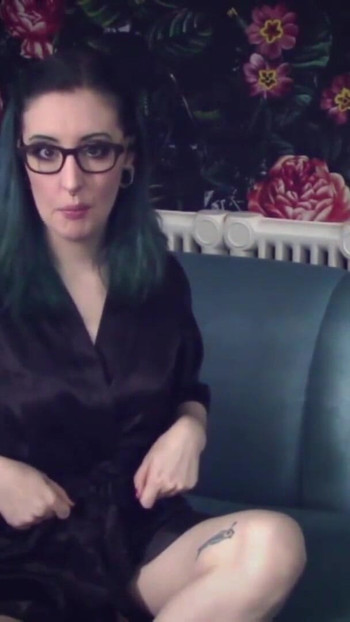 Detik utama dari "Mengusik Tugas Hamba - Bahagian 1 - Striptis Femdom Miss Faith Rae dengan Arahan dubur, Arahan CBT"
