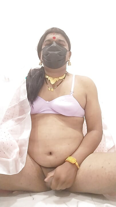 Odjeven kao ladyboy, nosio sari svoje maćehe i slomio mu kurac