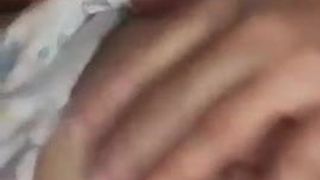 Un ex BBW montre son cul et se fait lécher ses seins
